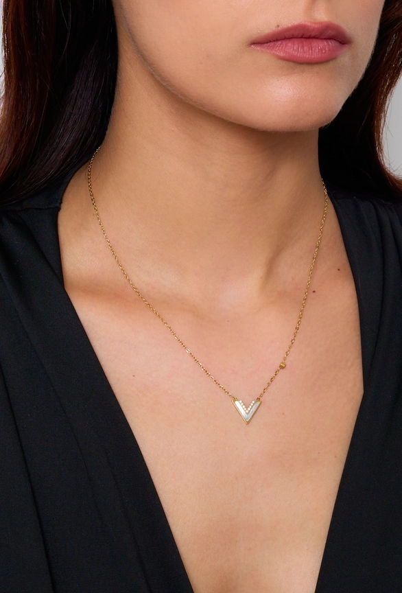 2ed14cc018ae8188d3553ece6a48b97edc9050d1051194dcbc84a984d5a6a4f2 Μενταγιόν Από Ανοξείδωτο Ατσάλι V με Φίλντισι - Gold