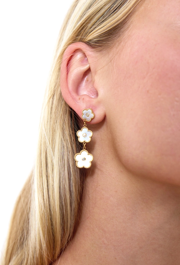 Κρεμαστά Σκουλαρίκια Από Ανοξείδωτο Ατσάλι με Λευκά Λουλούδια - Gold