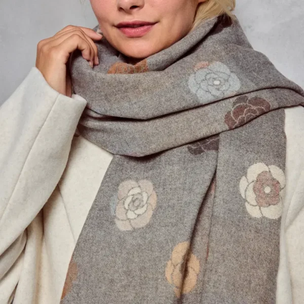 ff3cb58cd191ac11f04b22c2835c84a740a9c67862e9cd0539f6fed71d3c957e Γυναικείο Μακρύ Μάλλινο Κασκόλ Με Φλοράλ Μοτίβο - Γκρι